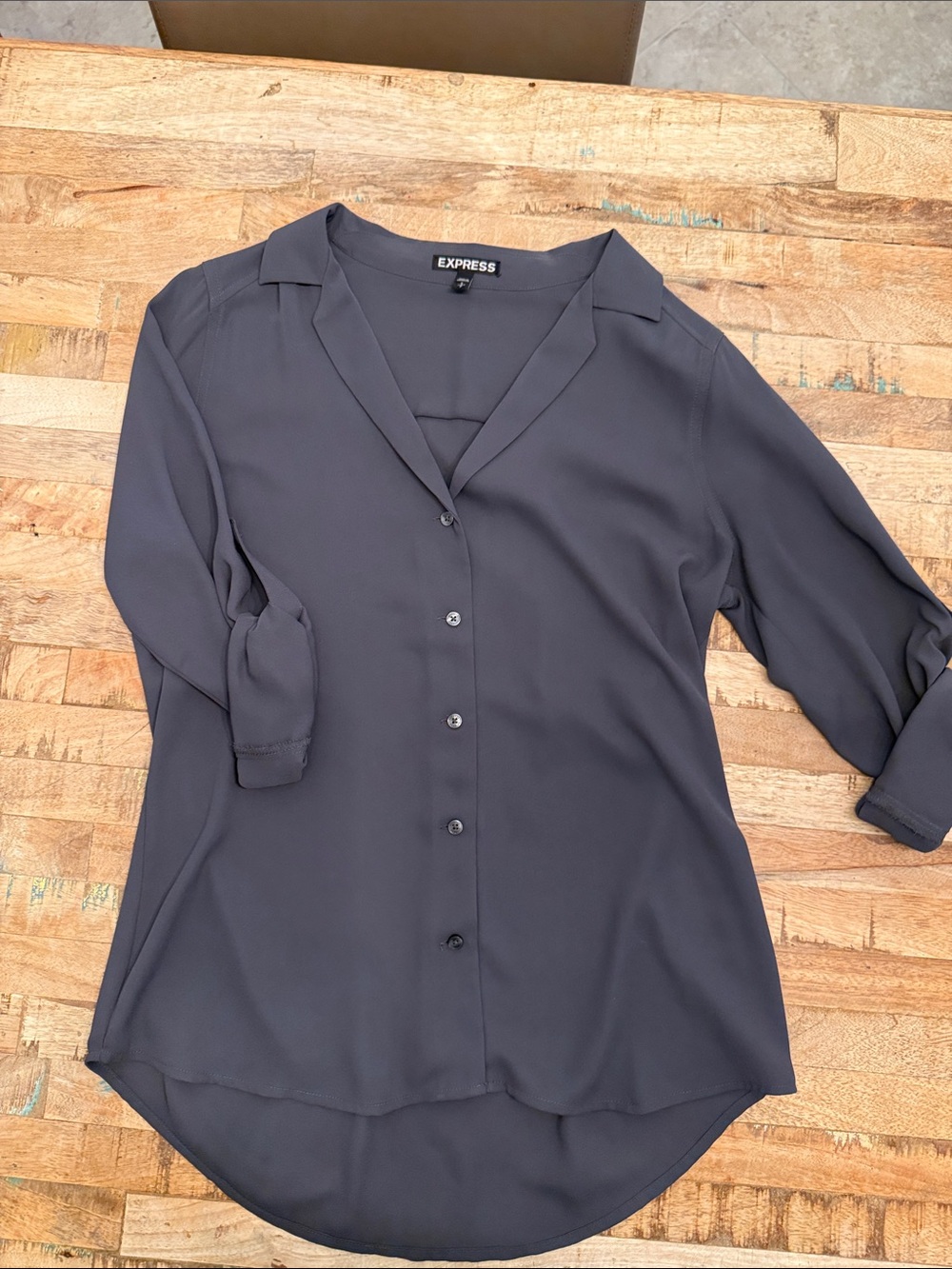 Express Women's gray Button-Front Roll-Tab Blouse